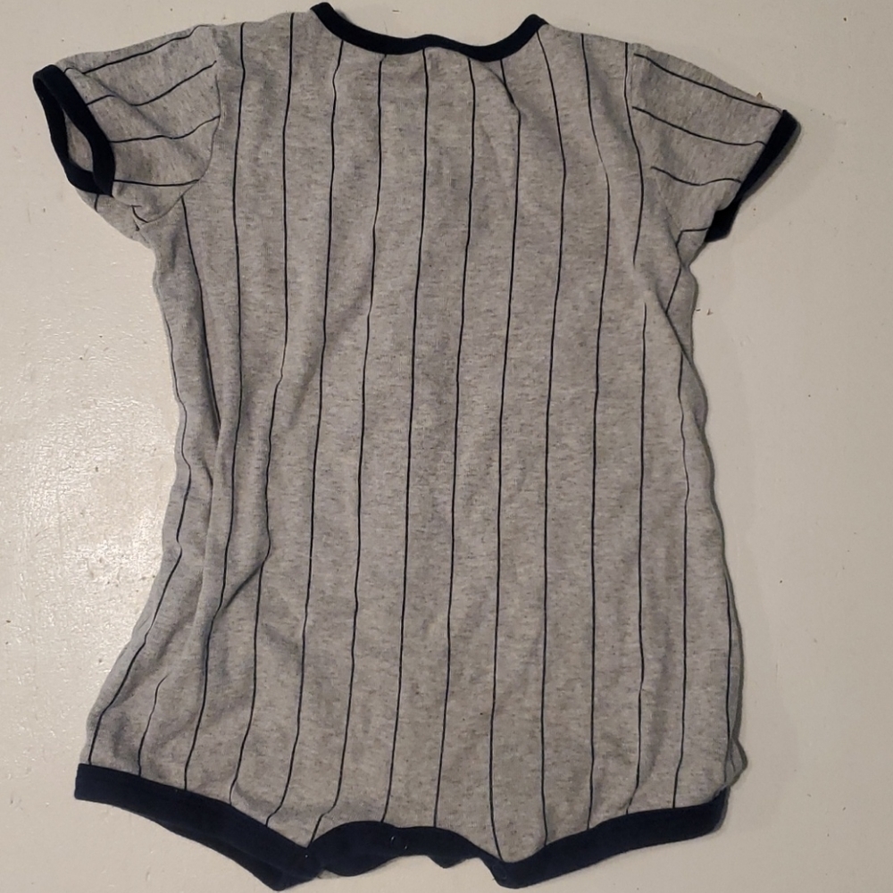 Baseball onesie - Picture 2 of 4